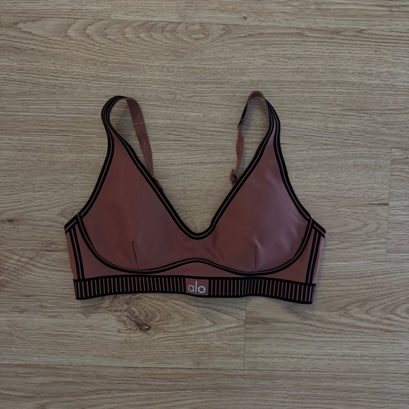 Alo Yoga Airlift Line Up Bra in Chestnut size S- worn once - Picture 1 of 7